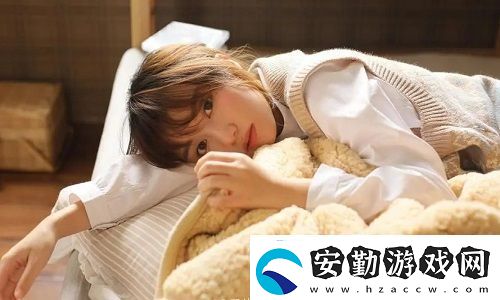 歐美做受????在車?yán)?></p><p>歐美做受????在車?yán)镞@一話題，常常會(huì)讓人聯(lián)想到車內(nèi)的那份私密與激情。事實(shí)上，車內(nèi)的狹小空間和有限的舒適性，恰恰提供了一個(gè)能夠加速親密關(guān)系升溫的環(huán)境。與家中的床不同，車?yán)锏那橛錆M了緊張感和冒險(xiǎn)氣息。對(duì)于那些追求刺激的情侶來說，車內(nèi)的不僅是身體的碰撞，更是對(duì)社會(huì)常規(guī)和規(guī)則的挑戰(zhàn)。也許正是因?yàn)檐嚴(yán)锊皇芫惺姆諊?，能讓雙方在更親密的空間內(nèi)放松自我，表達(dá)最真實(shí)的欲望。在歐美，車內(nèi)進(jìn)行私密行為的情侶常常被視為勇于探索新體驗(yàn)的一類人，他們不滿足于傳統(tǒng)的房間環(huán)境，而是希望在車?yán)镝尫懦龈鼜?qiáng)烈的情感。</p><p>從心理學(xué)的角度來看，歐美做受????在車?yán)镞@種行為，其實(shí)反映出的是對(duì)禁忌的挑戰(zhàn)。車內(nèi)雖然狹小，卻是一個(gè)不受外界干擾的閉合空間，正是這種隱秘性讓人倍感吸引。大多數(shù)人都渴望逃脫常規(guī)的束縛，尤其是在感情和方面。車?yán)镒鳛橐粋€(gè)私密的情欲空間，不僅能夠提供更為自由的行為模式，而且能在刺激和新鮮感的驅(qū)使下帶來前所未有的快感。正因如此，車內(nèi)的往往帶有一種“叛逆”的特質(zhì)，它突破了日常生活的常態(tài)，成為了很多人追尋刺激和另類體驗(yàn)的一種方式。</p><p>另外，歐美做受????在車?yán)镞@一行為也常常與浪漫和冒險(xiǎn)精神緊密相連。在歐美，車不僅是交通工具，它也被賦予了更多的情感屬性。很多情侶選擇在車?yán)镞M(jìn)行親密接觸，是因?yàn)樗麄冋J(rèn)為這是屬于彼此的私密天地。在車?yán)铮械耐饨绺蓴_都被隔絕，只有兩個(gè)人的世界。對(duì)于一些人來說，車?yán)锏母呃寺?，仿佛車成了兩個(gè)人共同分享的秘密花園。而這種情感的投入，往往會(huì)讓他們對(duì)的渴望更加強(qiáng)烈，也因此成為了他們保持親密關(guān)系的一種方式。通過這種另類的空間，情侶們不但能夠建立更深的情感連接，還能在彼此之間建立起更加牢固的信任。</p><p>當(dāng)然，隨著科技的不斷發(fā)展，車內(nèi)的體驗(yàn)也在悄然發(fā)生著變化。近年來，越來越多的車型開始配備高端的娛樂設(shè)施和舒適的座椅設(shè)計(jì)，這使得車內(nèi)的環(huán)境變得更加適宜進(jìn)行親密行為。而且，由于智能設(shè)備的普及，車內(nèi)也成為了一個(gè)隨時(shí)都能連接互聯(lián)網(wǎng)的場所，許多人開始在車內(nèi)享受私人時(shí)光，甚至通過車載系統(tǒng)享受更豐富的娛樂和視頻內(nèi)容。這種現(xiàn)代化的車內(nèi)環(huán)境，使得歐美做受????在車?yán)锍蔀榱艘环N兼具情感交流和娛樂享受的雙重體驗(yàn)。</p><p>歐美做受????在車?yán)镞@一現(xiàn)象，其實(shí)反映了人們?cè)趯で笄橛痛碳r(shí)的多樣化需求。車內(nèi)這個(gè)有限而私密的空間，提供了無數(shù)可能性，成為了許多人表達(dá)欲望和享受親密關(guān)系的重要場所。對(duì)于一些人來說，這種行為不僅僅是為了滿足身體的需求，更多的是對(duì)情感、浪漫和冒險(xiǎn)的探索。隨著社會(huì)觀念的變化，車內(nèi)的現(xiàn)象不再是禁忌，而是一種獨(dú)特的情感和生活方式的體現(xiàn)。對(duì)于那些追求新鮮和刺激的人來說，車?yán)锏捏w驗(yàn)無疑充滿了無限魅力，而這種魅力也正是讓歐美做受????在車?yán)锍蔀樵掝}的根本原因。</p>            </div>
        </div>
        <div   id=