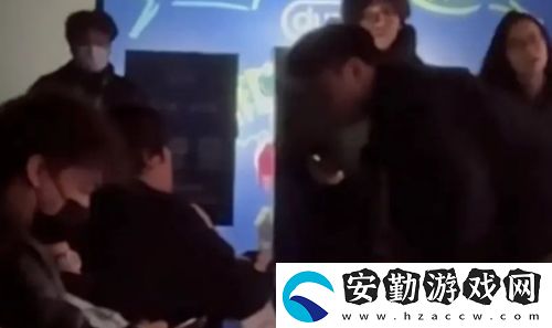 LPL現(xiàn)場女粉毆打工作人員
