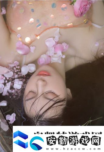 聲音不止是聲音——解析國產(chǎn)女VA88的魅力與發(fā)展?jié)摿?></p><h3>1.魅力與發(fā)展?jié)摿θ绾?</h3><p>在眾多配音演員中，國產(chǎn)女VA88的魅力與發(fā)展?jié)摿o疑是一個值得深度探討的話題。從剛?cè)胄袝r的青澀到如今的聲名鵲起，VA88的每一步成長都凝聚了無數(shù)粉絲的支持和喜愛。她的聲音和演技，為二次元文化注入了新的活力，也逐漸成為國內(nèi)配音行業(yè)的一顆璀璨新星。那么，她究竟憑借哪些獨(dú)特的優(yōu)勢，成為了大家所喜愛的女神呢?</p><h3>2.從配音新星到行業(yè)領(lǐng)軍者的崛起</h3><p>從最初的配音訓(xùn)練到成為行業(yè)中的佼佼者，國產(chǎn)女VA88的崛起并非一蹴而就。她在行業(yè)中摸爬滾打多年，積累了大量的經(jīng)驗(yàn)和作品。這個過程不僅考驗(yàn)了她的配音技巧，更錘煉了她面對復(fù)雜市場和觀眾需求的能力。在這個競爭激烈的行業(yè)中，能夠脫穎而出，靠的不是運(yùn)氣，而是她對于角色的深入理解與詮釋。</p><h3>3.與眾不同的聲音魅力，跨越地域的影響力</h3><p>要說國產(chǎn)女VA88的魅力與發(fā)展?jié)摿ψ罹喵攘Φ牡胤?，莫過于她那充滿感染力的聲音。她的聲音有著極強(qiáng)的代入感，無論是溫柔的少女聲，還是冷靜的智者聲，都能將角色的情感層次完美展現(xiàn)。這種精準(zhǔn)的情感傳遞使得她的作品能夠跨越語言的障礙，獲得國內(nèi)外粉絲的熱烈響應(yīng)。她的配音不僅僅是聲音，更是情感和靈魂的交織，正是這一點(diǎn)，讓她的魅力遠(yuǎn)遠(yuǎn)超越了普通的配音演員。</p><h3>4.市場需求與發(fā)展?jié)摿Φ纳疃韧诰?/h3><p>隨著二次元文化的逐漸盛行，配音行業(yè)的市場需求日益增加。國產(chǎn)女VA88在這個過程中看準(zhǔn)了發(fā)展?jié)摿?，并且勇敢地跨出舒適圈，不斷拓寬自己的演藝道路。從動漫配音到影視劇的聲音演繹，她的作品不斷豐富自己的多樣性和市場價(jià)值。如今，越來越多的品牌和制作方也愿意為她提供更多的合作機(jī)會，而她在市場中的影響力，也逐漸成為一種不可忽視的力量。</p><h3>5.粉絲文化與個人形象的雙重發(fā)展</h3><p>除了優(yōu)秀的配音技巧，國產(chǎn)女VA88的魅力與發(fā)展?jié)摿Φ某晒€離不開她和粉絲之間的深厚關(guān)系。她的親和力和真誠的態(tài)度，使她贏得了無數(shù)忠實(shí)粉絲的支持。這些粉絲不僅僅是追隨她的作品，更對她的個人形象產(chǎn)生了濃厚興趣。她通過社交媒體與粉絲互動，展現(xiàn)了自己真實(shí)的一面，這種親民風(fēng)格也是她成為“網(wǎng)紅配音演員”的重要因素之一。</p><h3>未來發(fā)展</h3>            </div>
        </div>
        <div   id=