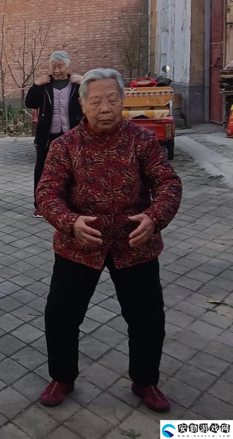 真人老太太實戰(zhàn)鏢客視頻最新動態(tài)用戶熱議